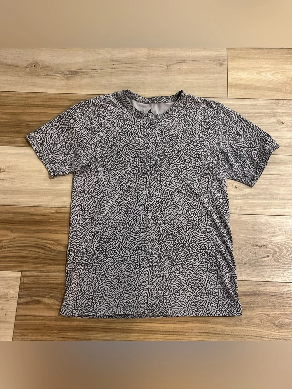 Air Jordan Gray Elephant Print T-shirt Size S Streetwear Retro Sneakerhead